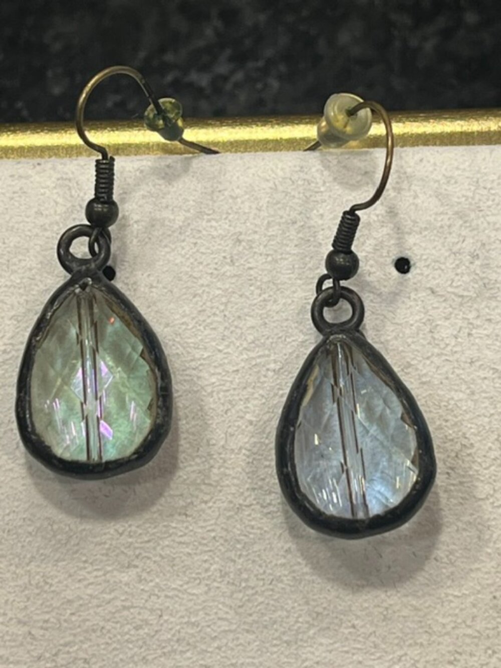 Boutique Gunmetal French‑Wire Earrings – Faceted Color‑Shifting Stone